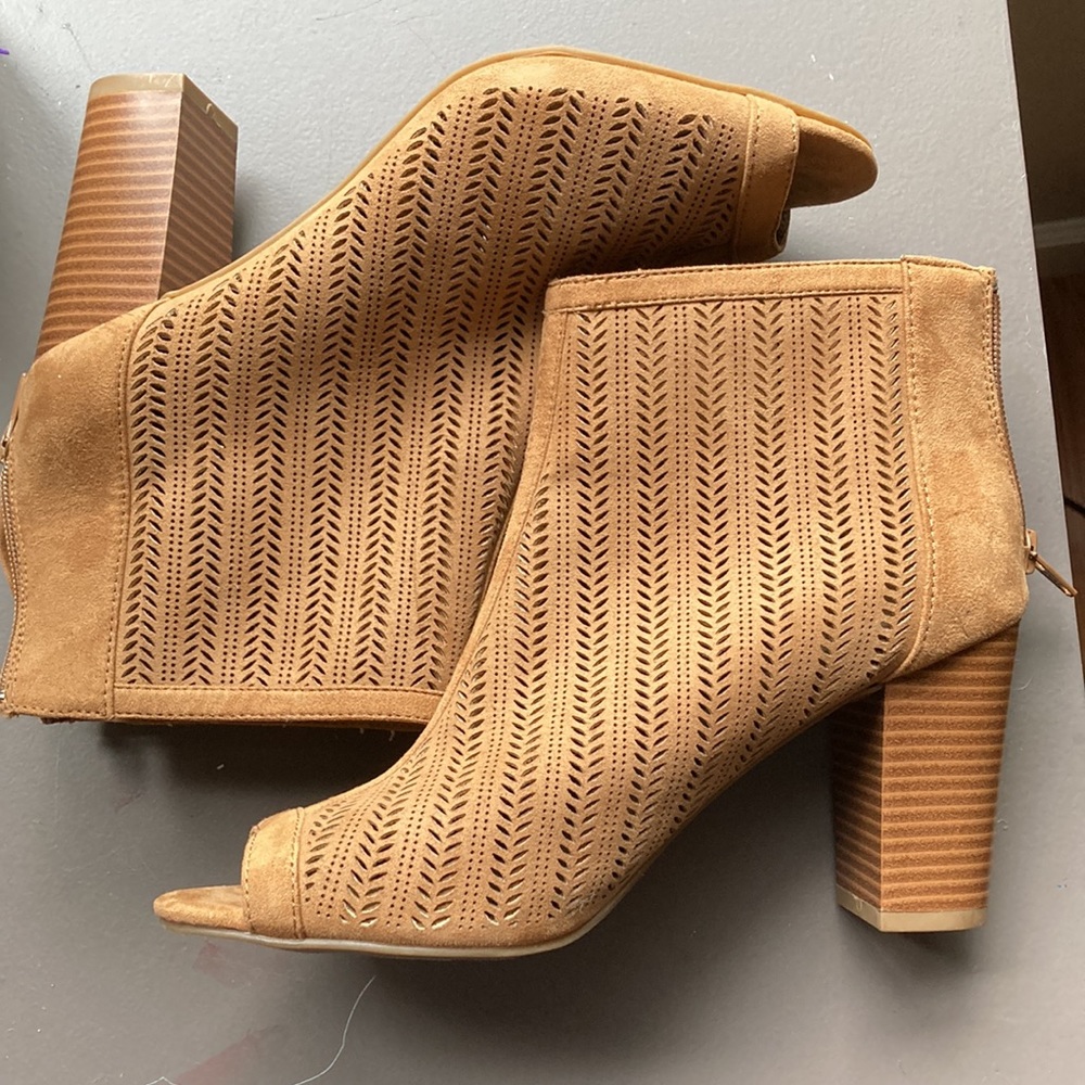 Apt 9 peep toe heels